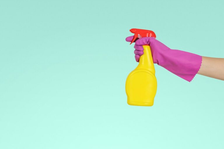 Matériel de nettoyage professionnel pour cuisine - illustration